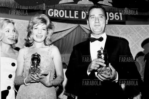 Monica Vitti e Alberto Sordi, premio Grolle d'Oro, 1961 - Farabola Immagine digitale