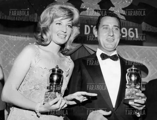 Monica Vitti e Alberto Sordi, premio Grolle d'Oro, 1961 - Farabola Immagine digitale