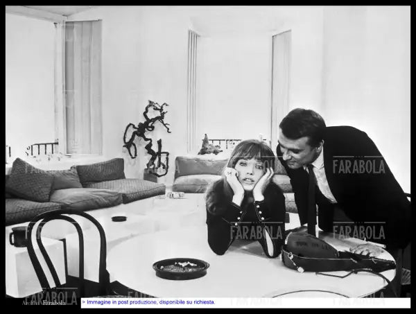 Monica Vitti e Giorgio Albertazzi nel film Ti ho sposato per allegria, 1967 - Farabola Immagine digitale