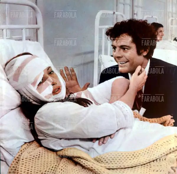 Monica Vitti e Marcello Mastroianni nel film Dramma della gelosia..., 1970 - Farabola Immagine digitale