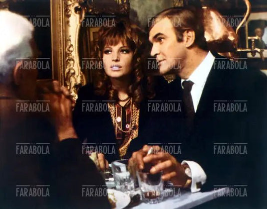 Monica Vitti e Stanley Baker in una scena del film La ragazza con la pistola, 1968 - Farabola Immagine digitale