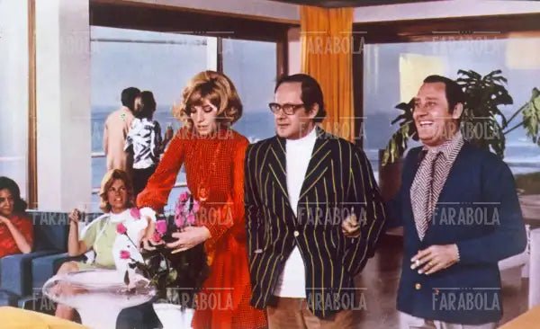Monica Vitti, Ugo Gregoretti e Alberto Sordi nel film Amore mio aiutami, 1969 - Farabola Immagine digitale