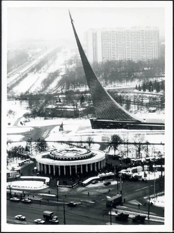 Monumento a Gagarin Mosca anni 90 Ft 37667 - Stampa 24x18 cm - Farabola Stampa ai sali d'argento
