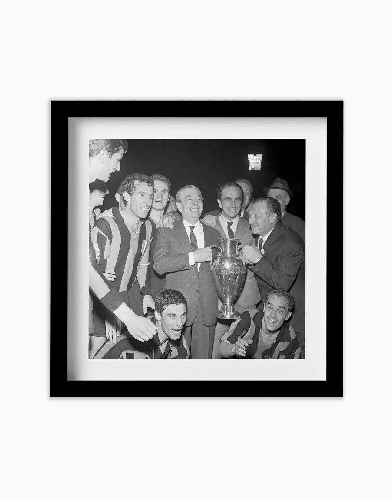 Moratti con la Coppa Campioni, Inter 1964 - Farabola Fotografia