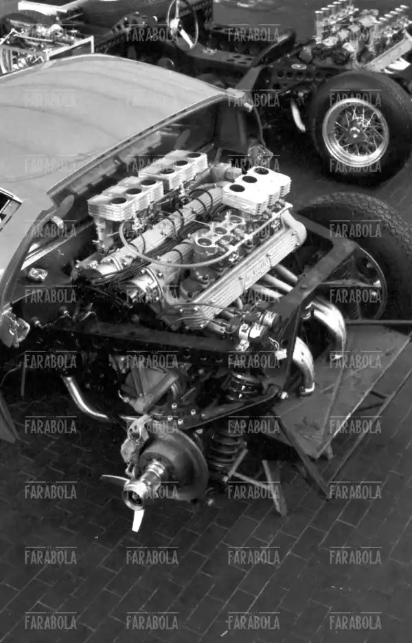 Motore di una Lamborghini Miura, Sant'Agata Bolognese, 1966 - Farabola Immagine digitale