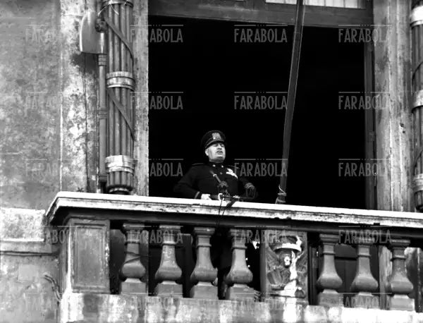 Mussolini annuncia l'entrata in guerra, 1940 - Farabola Immagine digitale