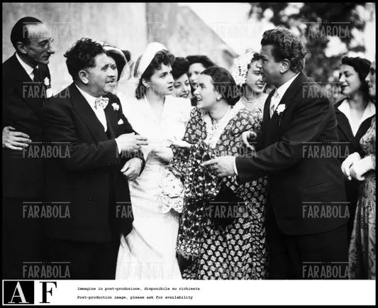 Nando Bruno, Gina Lollobrigida, Ave Ninchi e Gino Cervi nel film La sposa non può attendere, 1949 - Farabola Immagine digitale