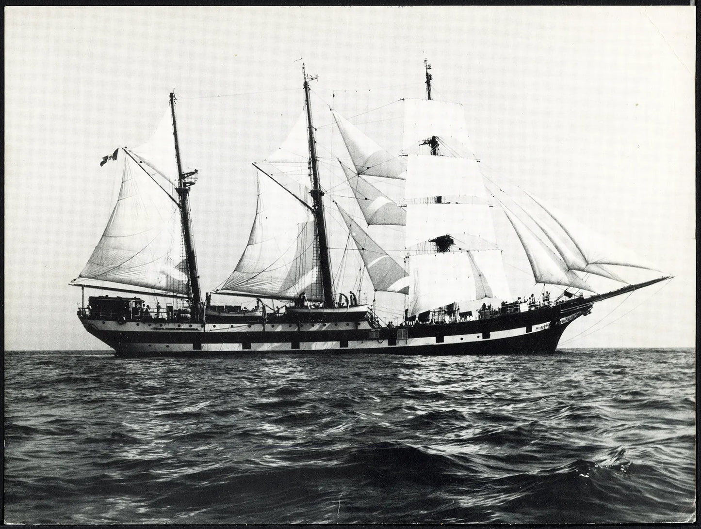 Nave - scuola Palinuro anni 70 Ft 36230 - Stampa 24x18 cm - Farabola breadcrumbs : fotografie - vintage; foto - vintage - trasporti