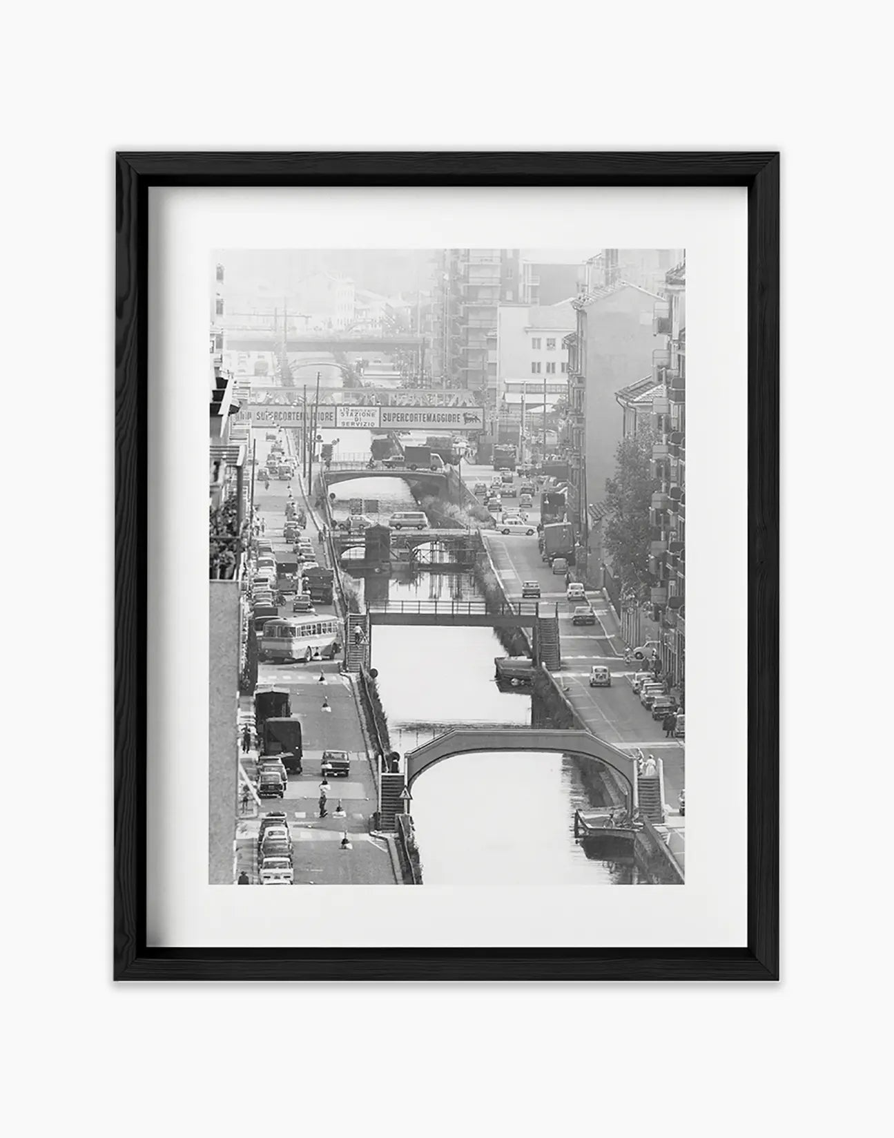 Naviglio Pavese, Milano 1972 - Farabola Fotografia