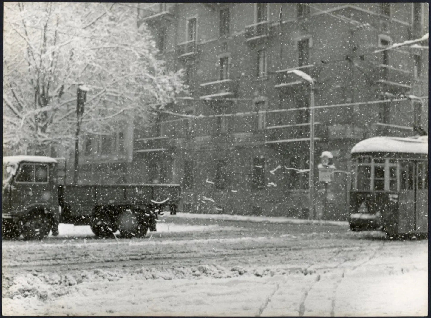 Neve a Milano anni 50 Ft 3410 - Stampa 24x18 cm - Farabola Stampa ai sali d'argento