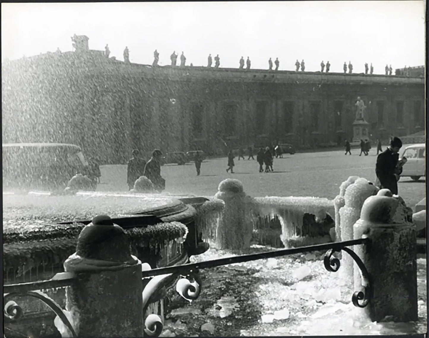 Neve in Piazza San Pietro Roma anni 70 Ft 5018 - Stampa 21x27 cm - Farabola Stampa ai sali d'argento