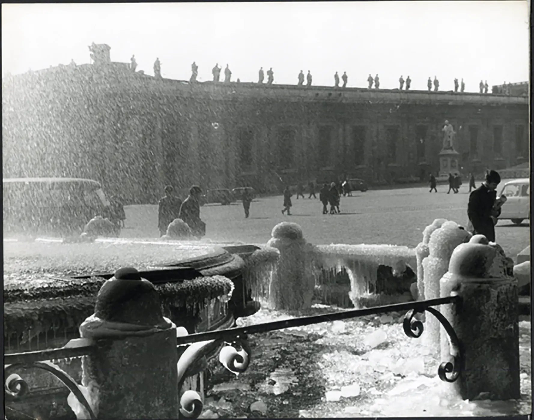Neve in Piazza San Pietro Roma anni 70 Ft 5018 - Stampa 21x27 cm - Farabola Stampa ai sali d'argento