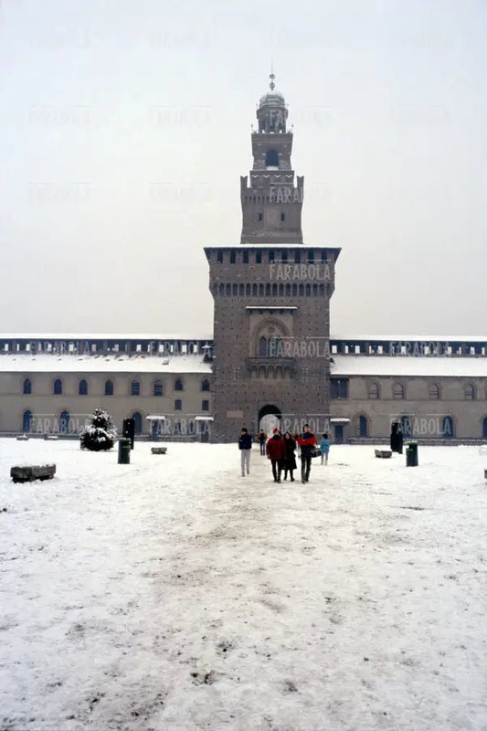 Nevicata a Milano, piazza Castello, 1985 - Farabola Immagine digitale