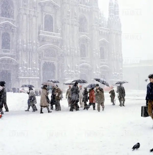 Nevicata a Milano, piazza del Duomo, 1985 - Farabola Immagine digitale