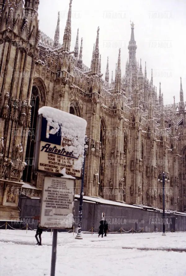 Nevicata a Milano, piazza del Duomo, 1985 - Farabola Immagine digitale