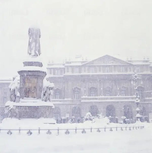 Nevicata a Milano, piazza della Scala, 1985 - Farabola Immagine digitale