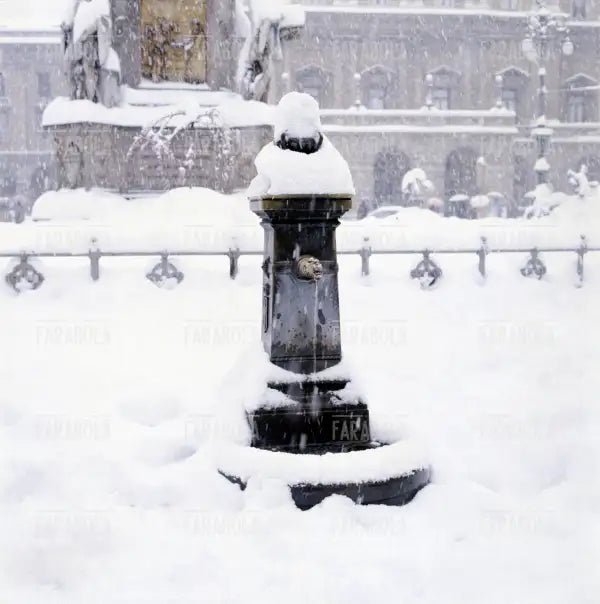 Nevicata a Milano, piazza della Scala, 1985 - Farabola Immagine digitale