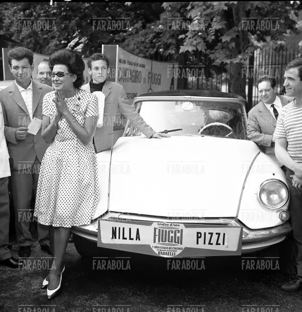 Nilla Pizzi al Cantagiro, Milano, 1962 - Farabola Immagine digitale