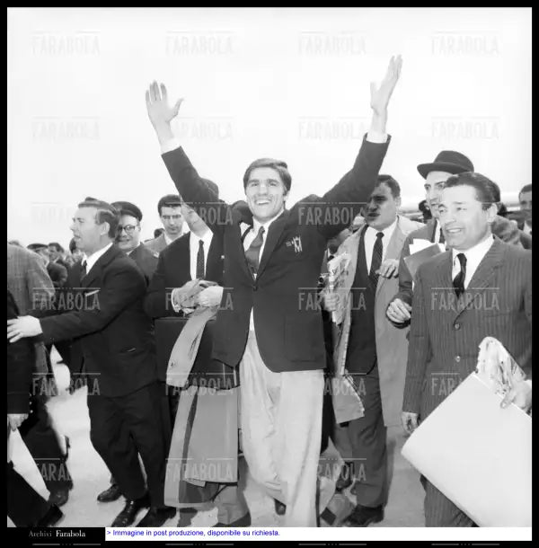 Nino Benvenuti al suo arrivo a Malpensa, Milano, 1967 - Farabola Immagine digitale