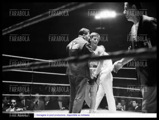 Nino Benvenuti vince il titolo mondiale pesi junior, 1965 - Farabola Immagine digitale