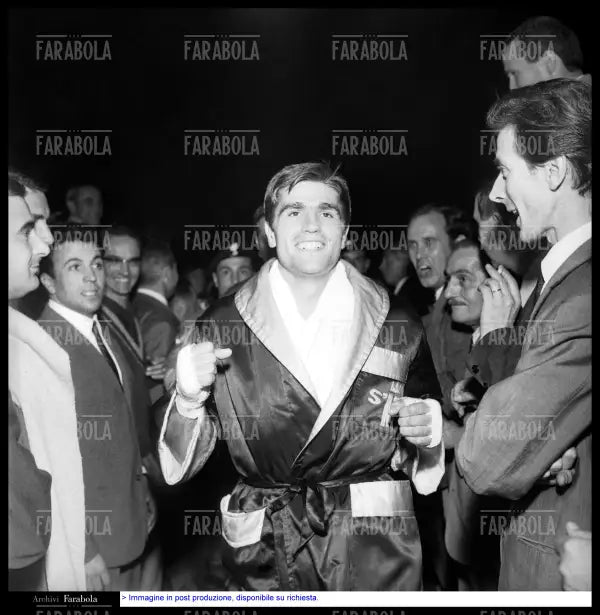 Nino Benvenuti vince il titolo mondiale pesi junior, 1965 - Farabola Immagine digitale