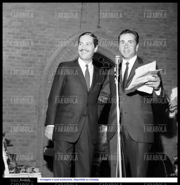 Nino Manfredi ed Enzo Tortora, Premio Agro - dolce, Carimate, 1966 - Farabola Immagine digitale
