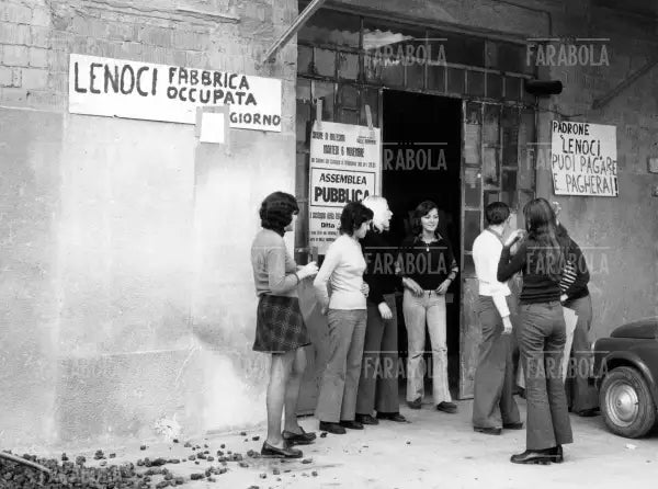 Occupazione della fabbrica Lenoci, Millesimo, 1973 - Farabola Immagine digitale