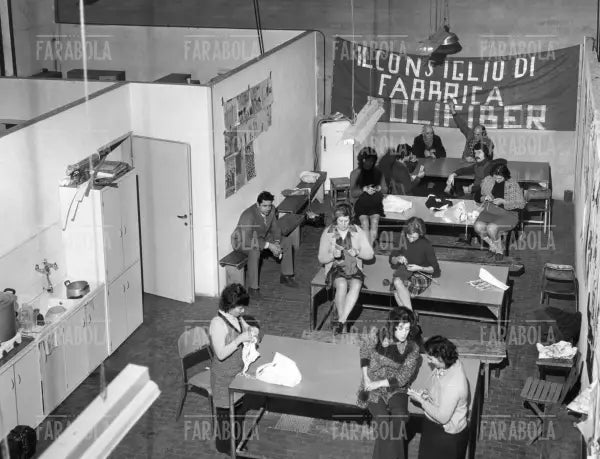 Occupazione della Polifiber da parte degli operai, Milano, 1975 - Farabola Immagine digitale