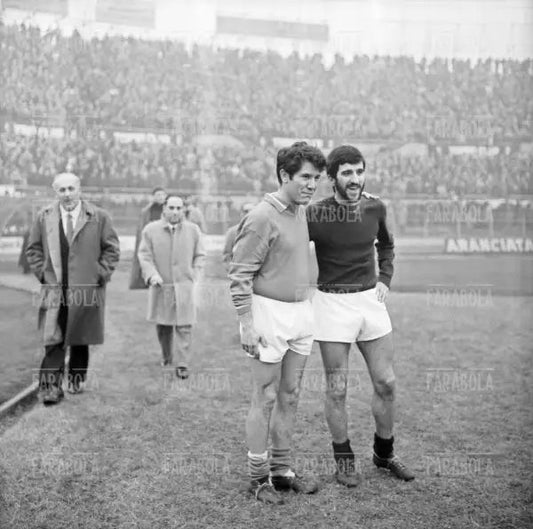 Omar Sivori e Gigi Meroni, Torino - Napoli, 1967 - Farabola Immagine digitale