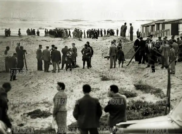 Omicidio Montesi, sopralluoghi sulla spiaggia di Torvaianica, 1957 - Farabola Immagine digitale