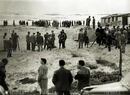 Omicidio Montesi, sopralluoghi sulla spiaggia di Torvaianica, 1957 - Farabola Immagine digitale