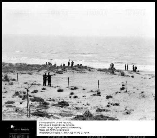Omicidio Montesi, sopralluoghi sulla spiaggia di Torvaianica, 1957 - Farabola Immagine digitale