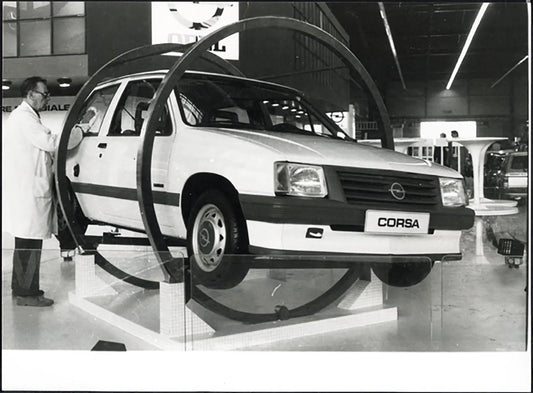 Opel Corsa Salone Auto Parigi 1982 Ft 37157 - Stampa 24x18 cm - Farabola Stampa ai sali d'argento