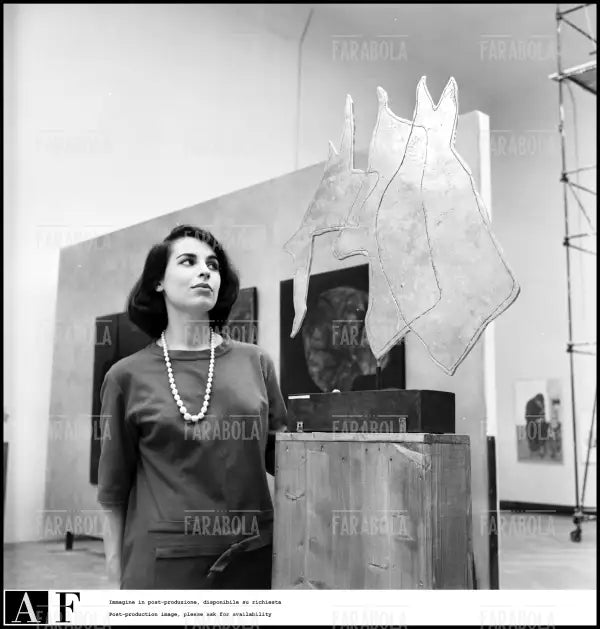 Opera La Conversazione di Lucio Fontana, Biennale di Venezia, 1958 - Farabola Immagine digitale