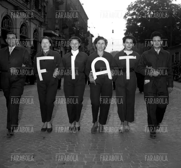 Operaie Fiat in corteo, 1952 - Farabola Immagine digitale