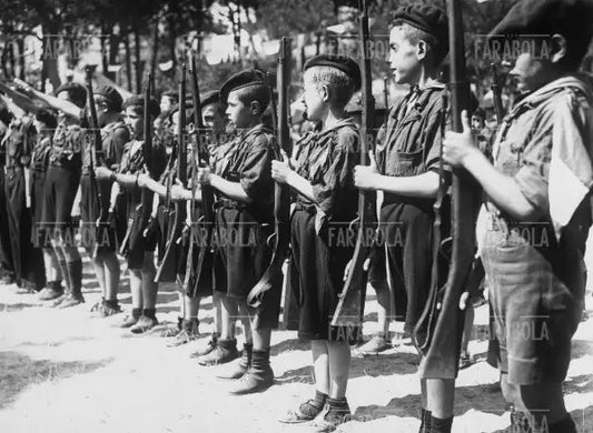 Orfani spagnoli al Campo Spagna, Roma, 1937 - Farabola Immagine digitale