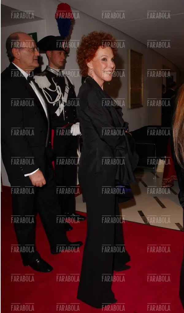Ornella Vanoni alla prima della Scala, Milano, 2003 - Farabola Immagine digitale