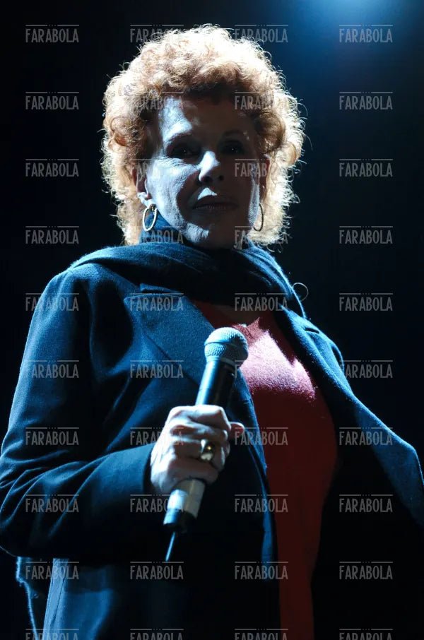 Ornella Vanoni, concerto per l'inaugurazione del grattacielo Pirelli, Milano, 2004 - Farabola Immagine digitale