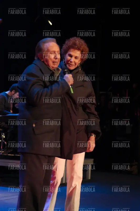 Ornella Vanoni e Mike Bongiorno, La città per cantare, Milano, 2003 - Farabola Immagine digitale
