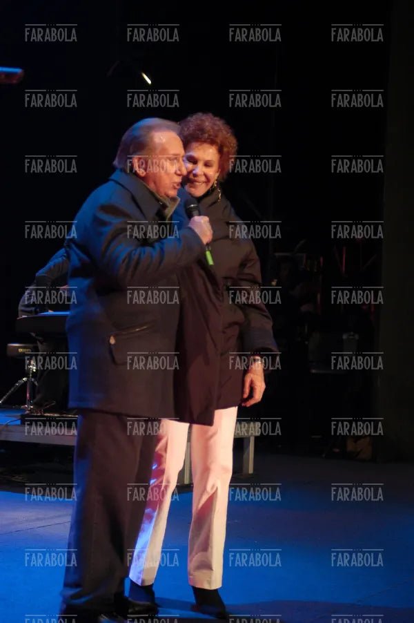 Ornella Vanoni e Mike Bongiorno, La città per cantare, Milano, 2003 - Farabola Immagine digitale