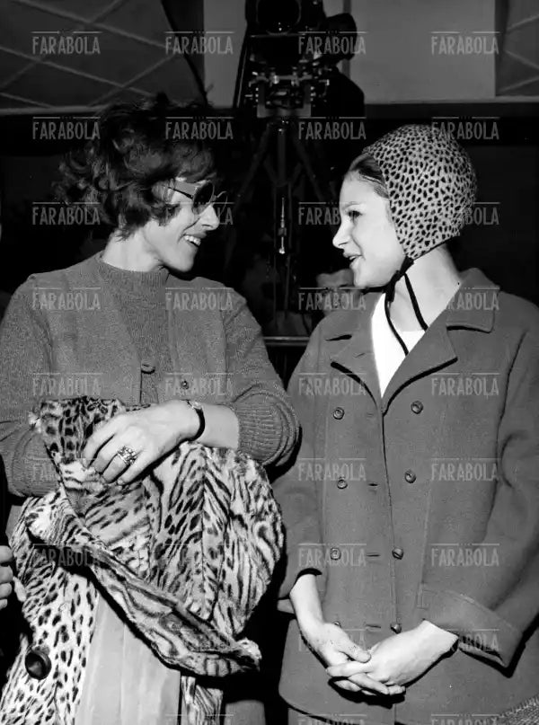 Ornella Vanoni e Milva, Festival di Sanremo, 1966 - Farabola Immagine digitale