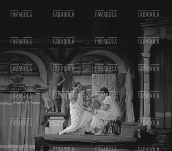 Ornella Vanoni e Nino Manfredi nella commedia musicale Rugantino, 1963 - Farabola Immagine digitale
