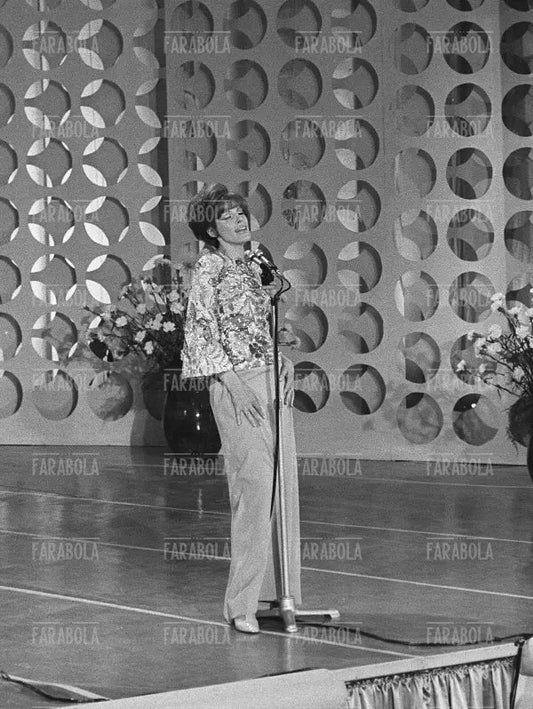 Ornella Vanoni, Festival di Sanremo, 1967 - Farabola Immagine digitale