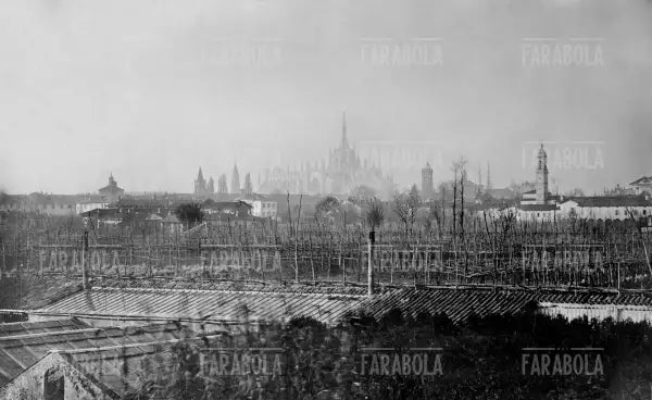 Orti tra il Naviglio e le Mura Spagnole, Milano, primi del Novecento - Farabola Immagine digitale