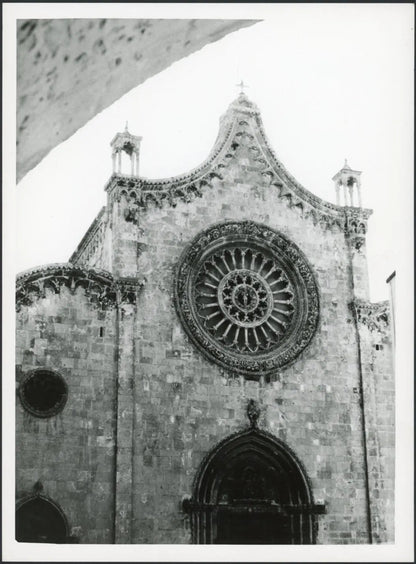 Ostuni Cattedrale anni 90 Ft 3173 - Stampa 24x18 cm - Farabola Stampa ai sali d'argento