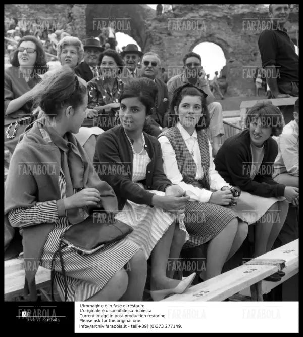 Pablo Picasso con la moglie Jacqueline Roque, Frejus, 1963 - Farabola Immagine digitale