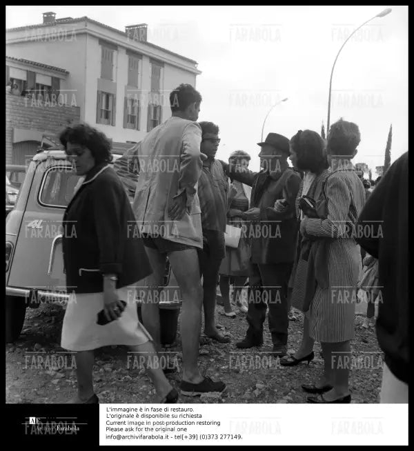 Pablo Picasso con la moglie Jacqueline Roque, Frejus, 1963 - Farabola Immagine digitale