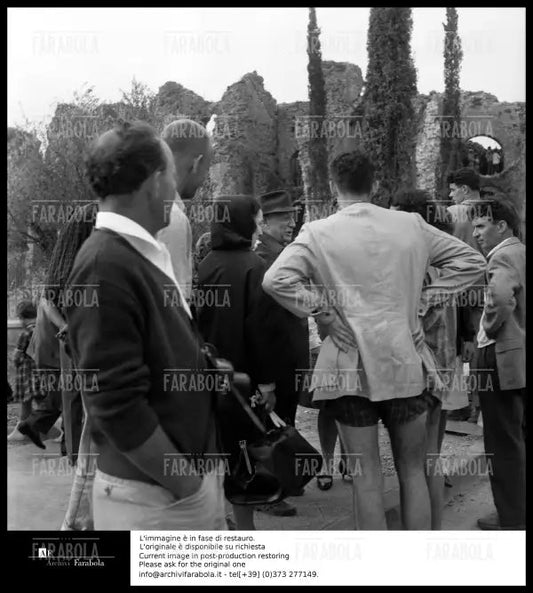 Pablo Picasso con la moglie Jacqueline Roque, Frejus, 1963 - Farabola Immagine digitale