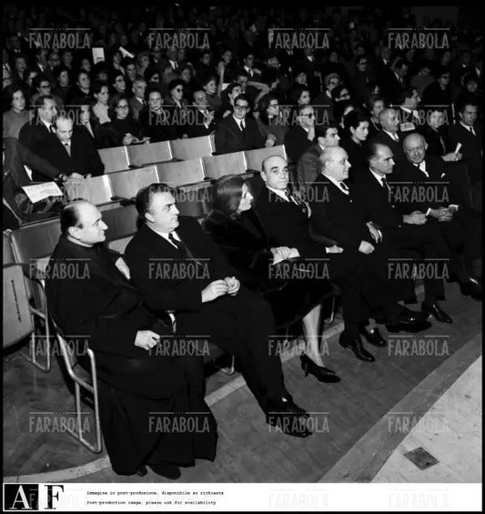 Padre Arcangelo Favaro, Federico Fellini, Lucio Fontana con la moglie e Luigi Comencini, 1965 - Farabola Immagine digitale