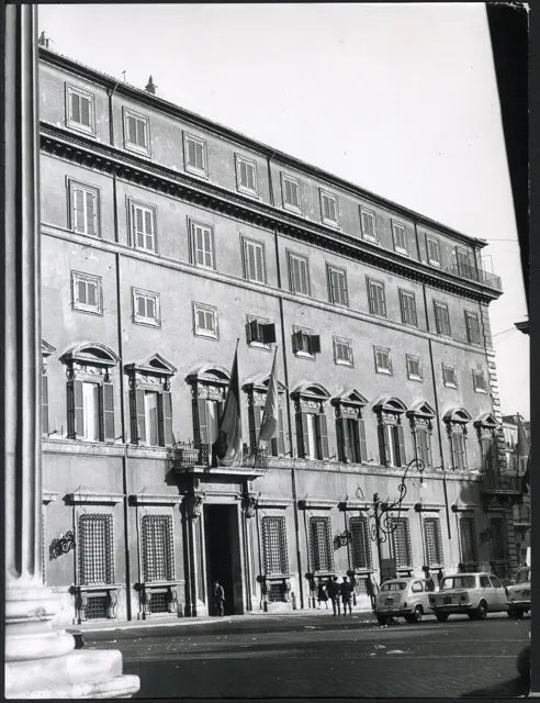 Palazzo Chigi Roma anni 80 Ft 4099 - Stampa 24x18 cm - Farabola Stampa ai sali d'argento